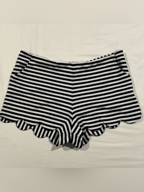 Love Tree Pants - Love Tree Black and White Striped Scallop-Hem High-Waist Shorts